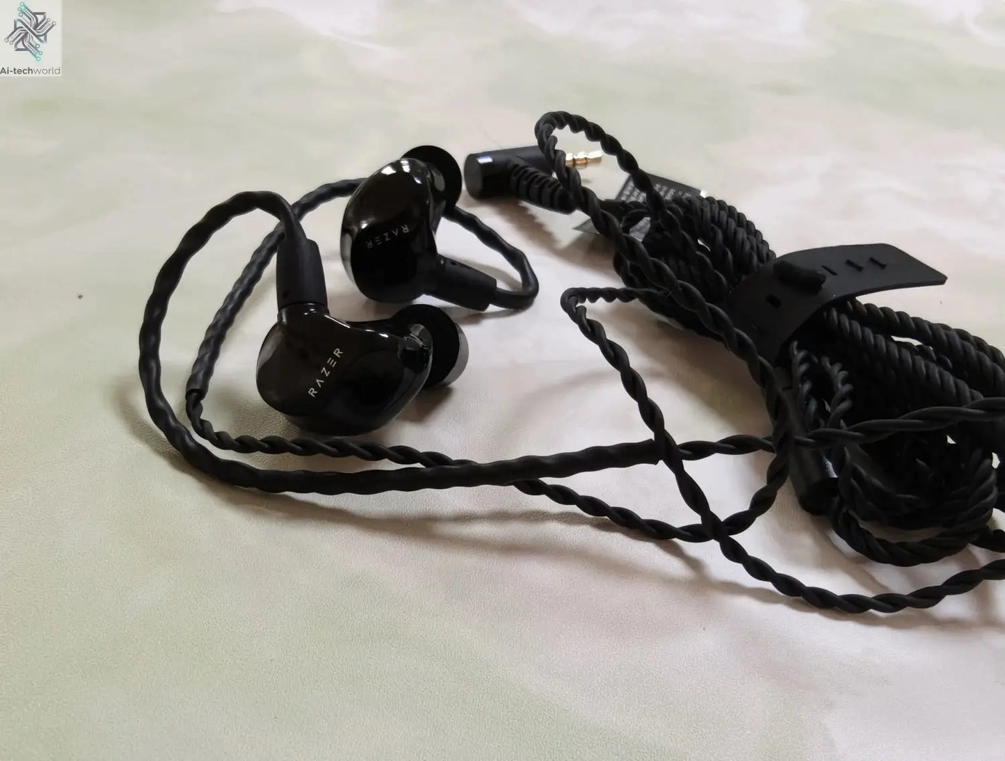 Razer Moray Ergonomic In-ear Monitor for All-day Streaming Hybrid Dual-driver Acoustic Design Superior Passive Noise Isolation Ai-TechWorld 