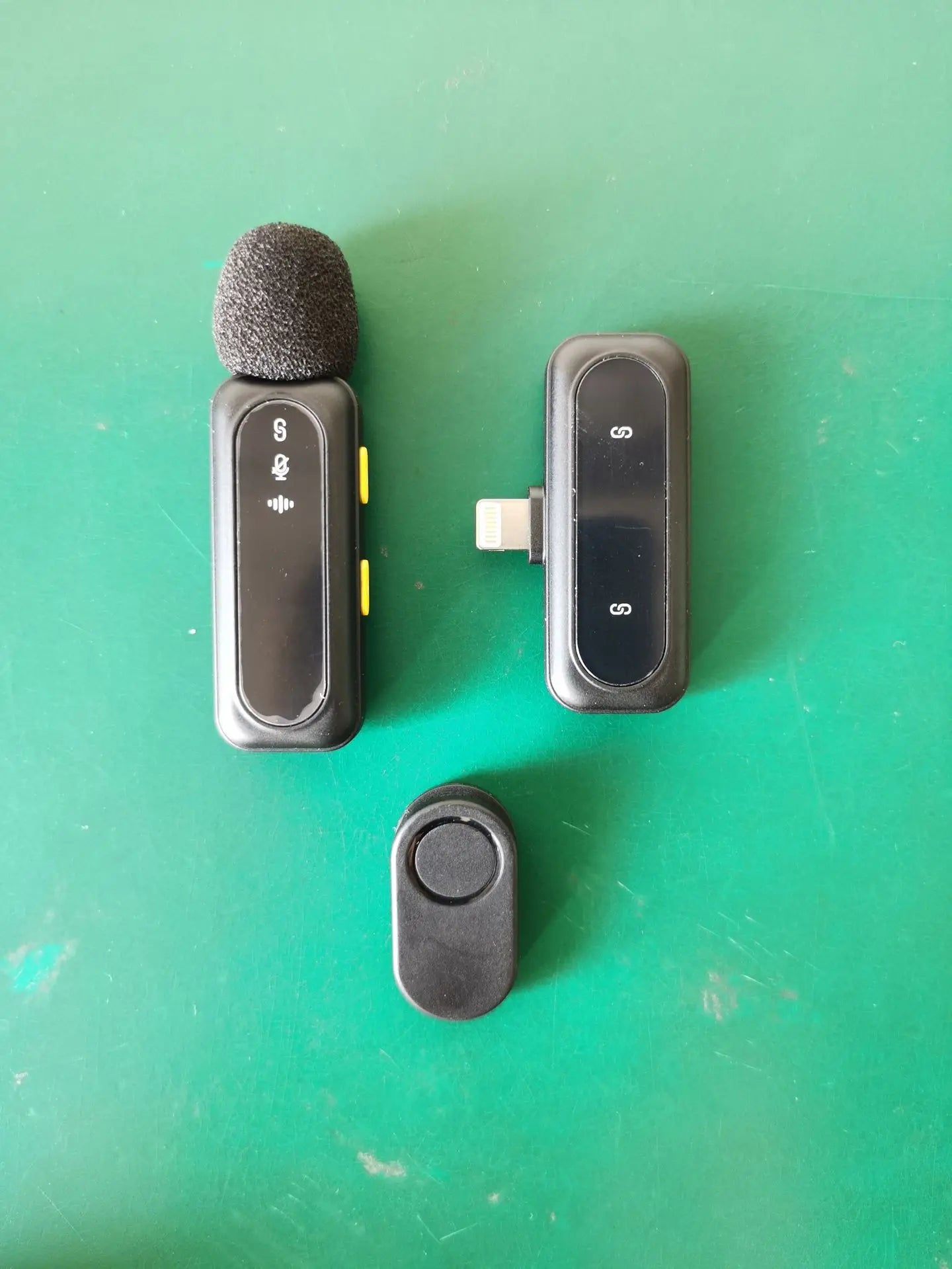 Professional Wireless Lavalier Microphone System with Intelligent Noise Cancellation Lapel Mic For Vlog&Interviews&Conferences Ai-TechWorld 