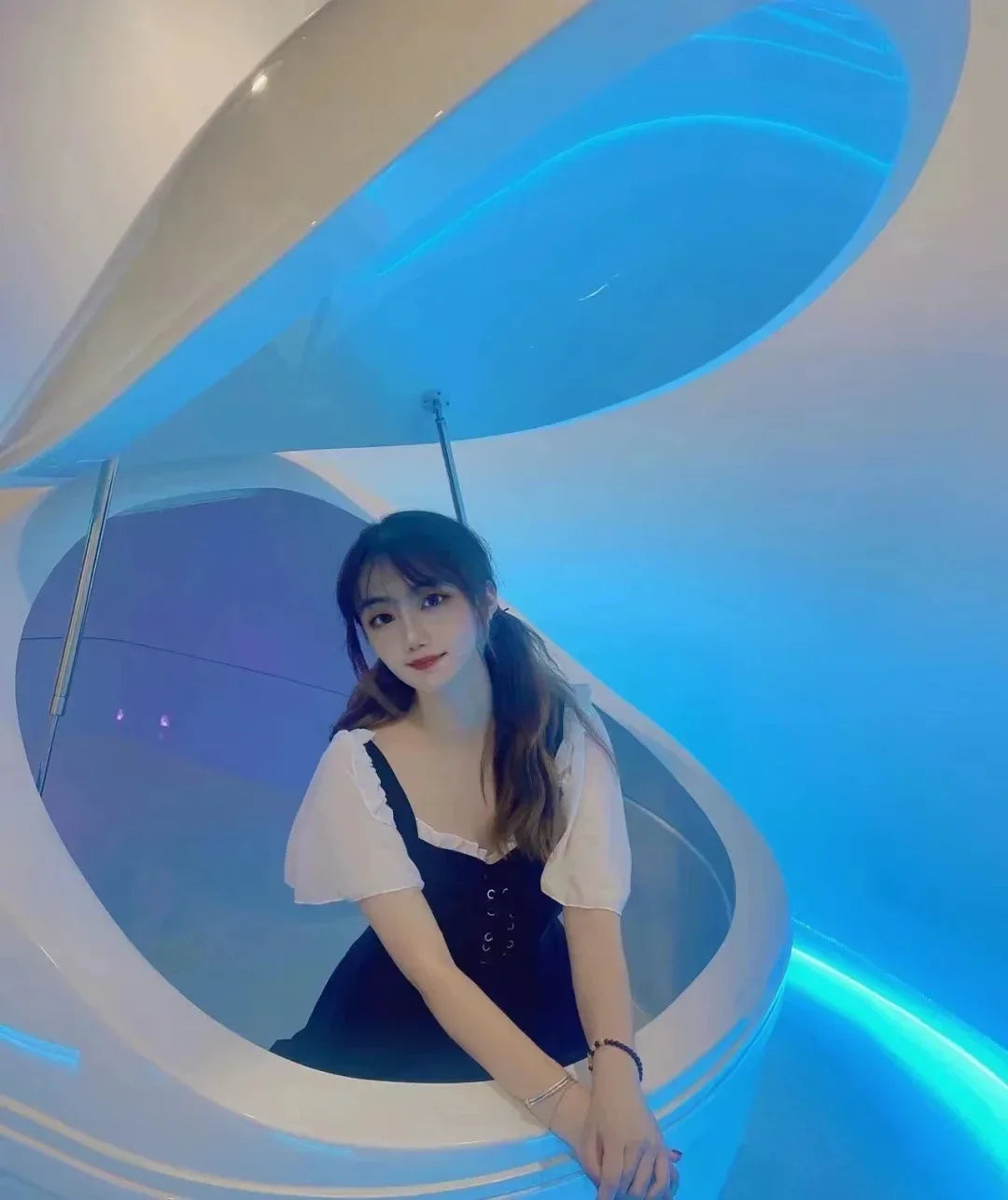 Floating cabin, floating bath, soothing and relaxing SPA hot spring, quiet sleep, stress relieving therapy cabin Ai-TechWorld 