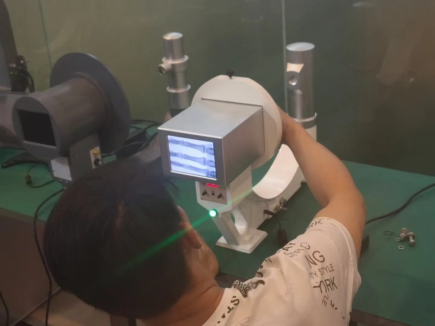 Cheapest Low Dose Portable X-ray Machine Handheld  Foot Fluoroscopy Machine Price for Sale Ai-TechWorld 