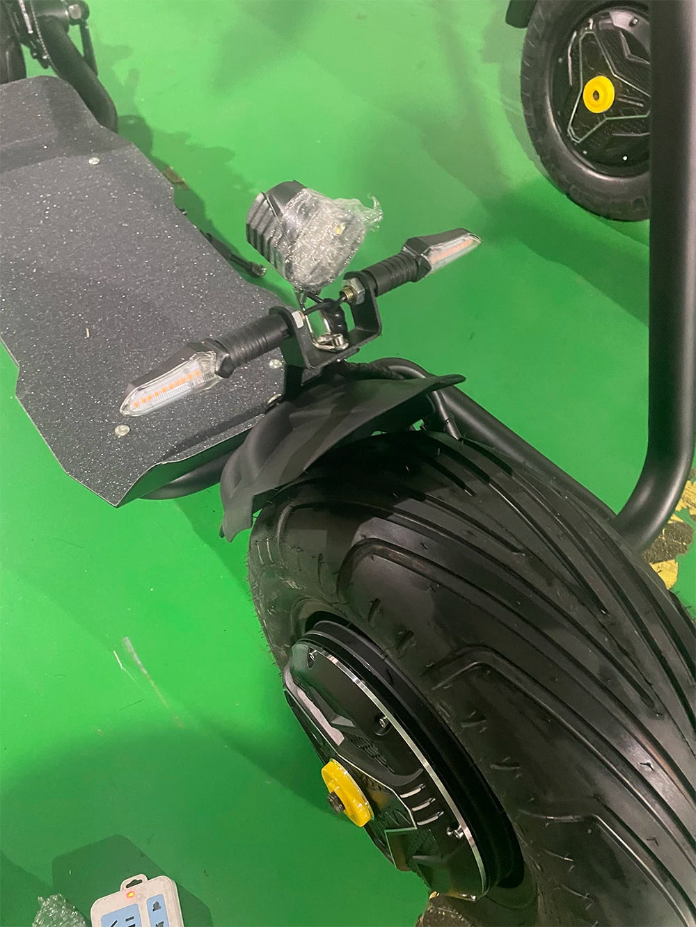 Qiaozhi Newest Design Big Two Wheels Fat Tyre Citycoco 1500W Max Disc Brake Electric Scooters Steel Frame Ai-TechWorld 