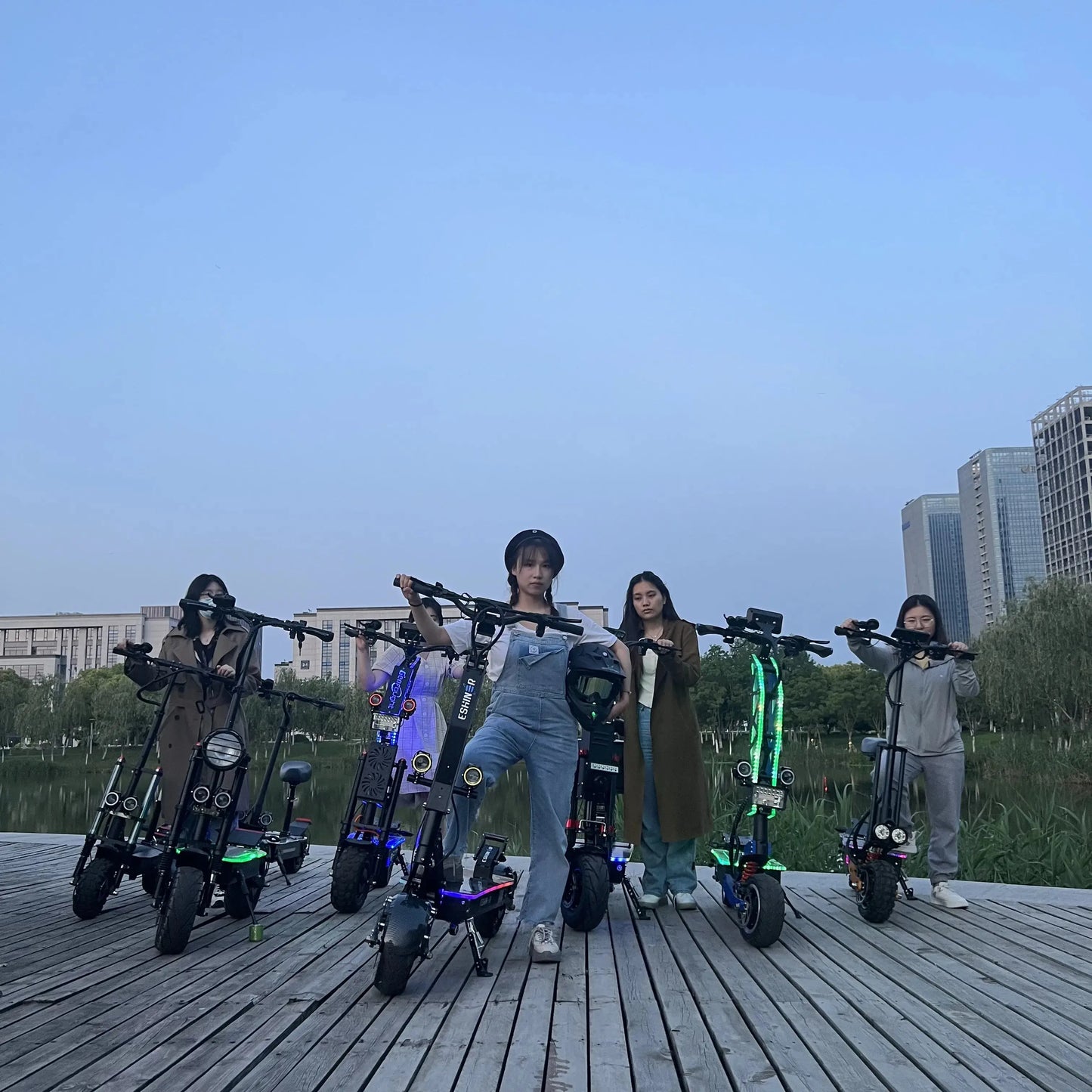 Trending F8 Fast Speed 80-90MPH 120-140KMH Electric Scooter 72V 15000W Racing Motor 180A Controller Powerful E Scooter Adults - Ai-TechWorld