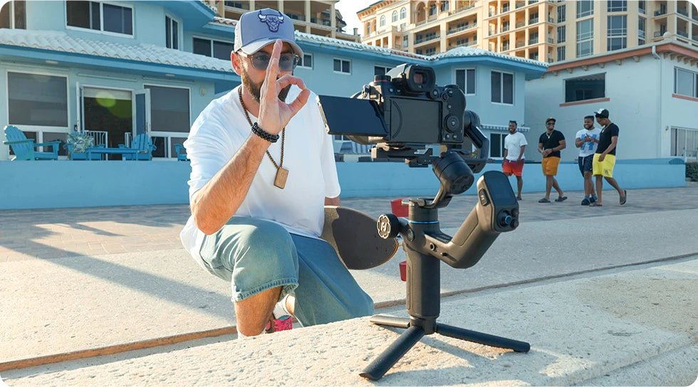 FeiyuTech SCORP Mini 3 Pro – 3 - in - 1 Gimbal with Detachable Handle & AI 4.0 Tracking for Mirrorless, Action Cameras & Phones - Ai - TechWorld